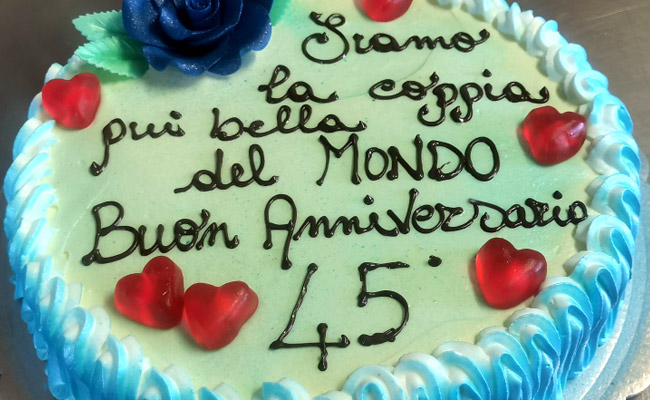 Torta per anniversario decorata a tema